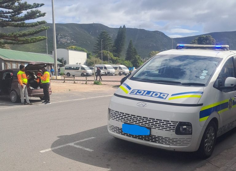 Cops monitor taxi turf war