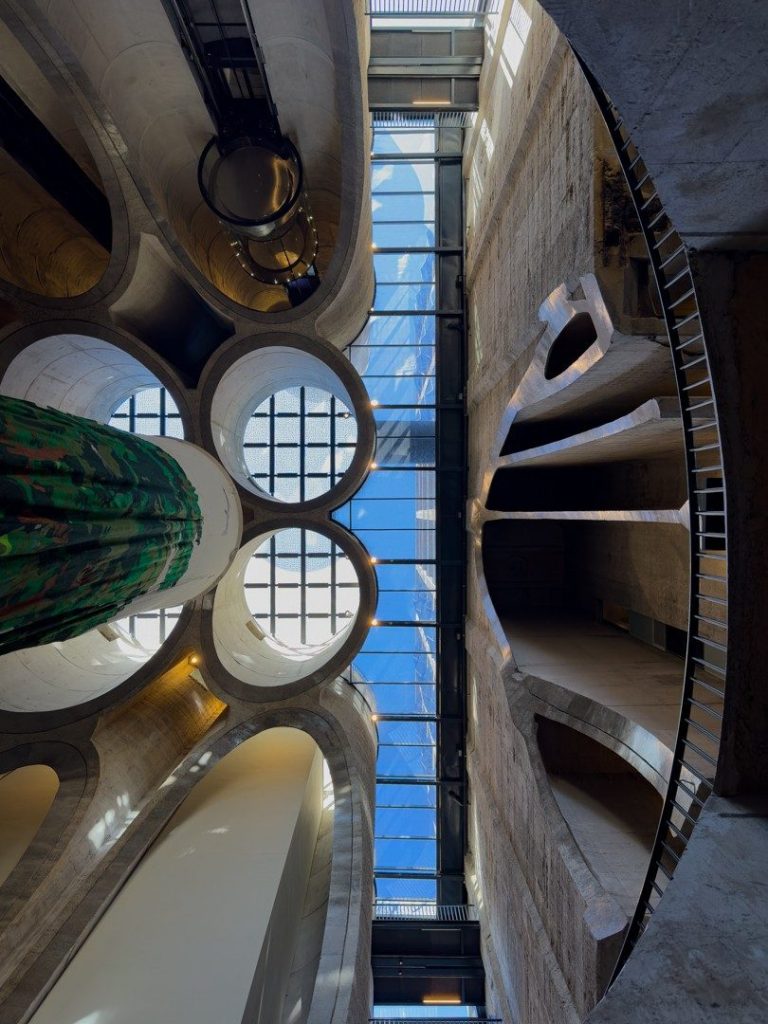 Two visions of architecture win the day